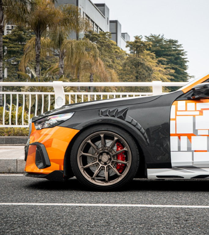 BMW 5 Series 530 540 & i5 e/x Drive40 M60 G60 G61 2024-ON with Aftermarket Parts - Front Fenders Pre-preg Carbon Fiber from TAKD Carbon